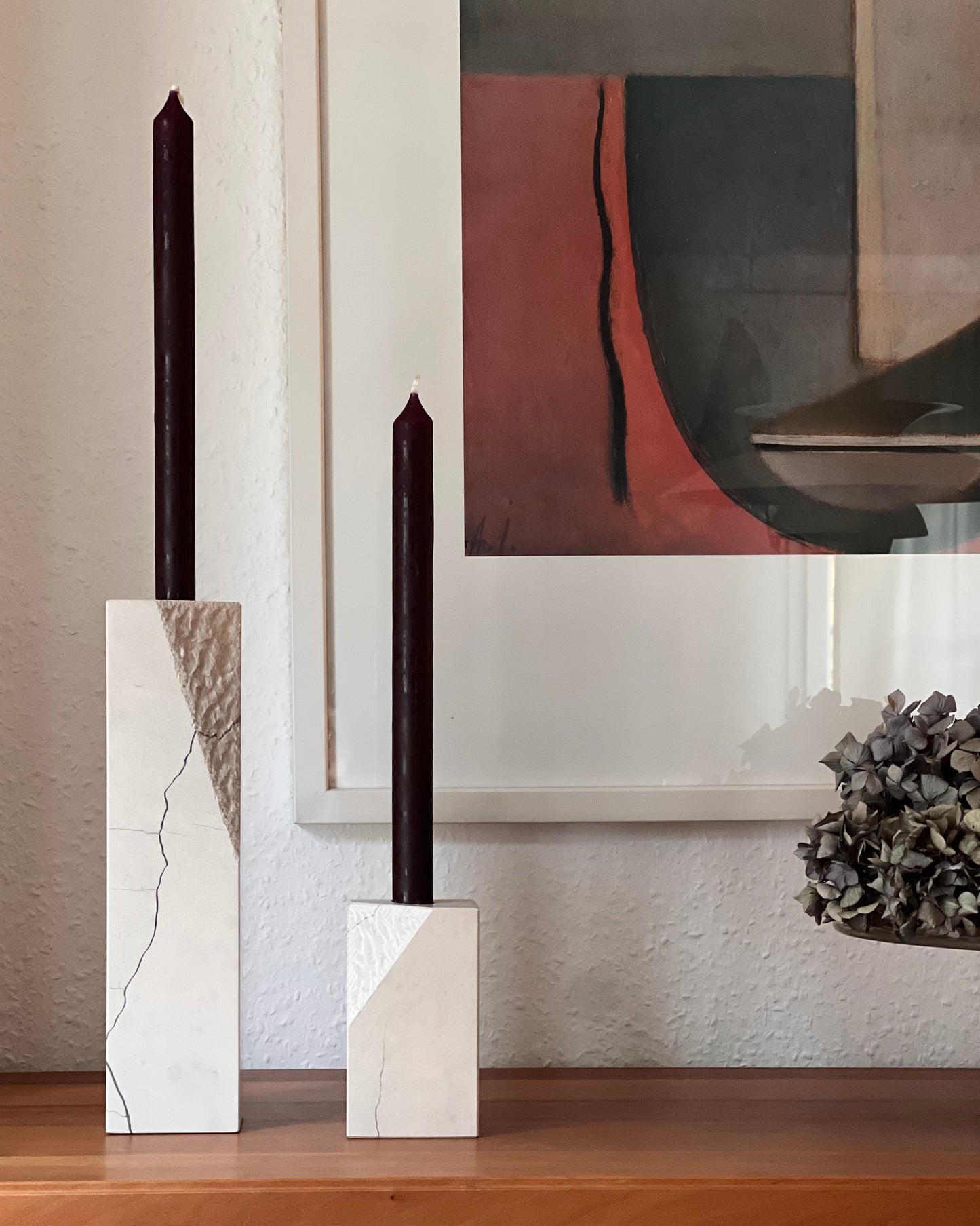 Kerzenhalter Rajna klein und groß gehämmert auf Sideboard