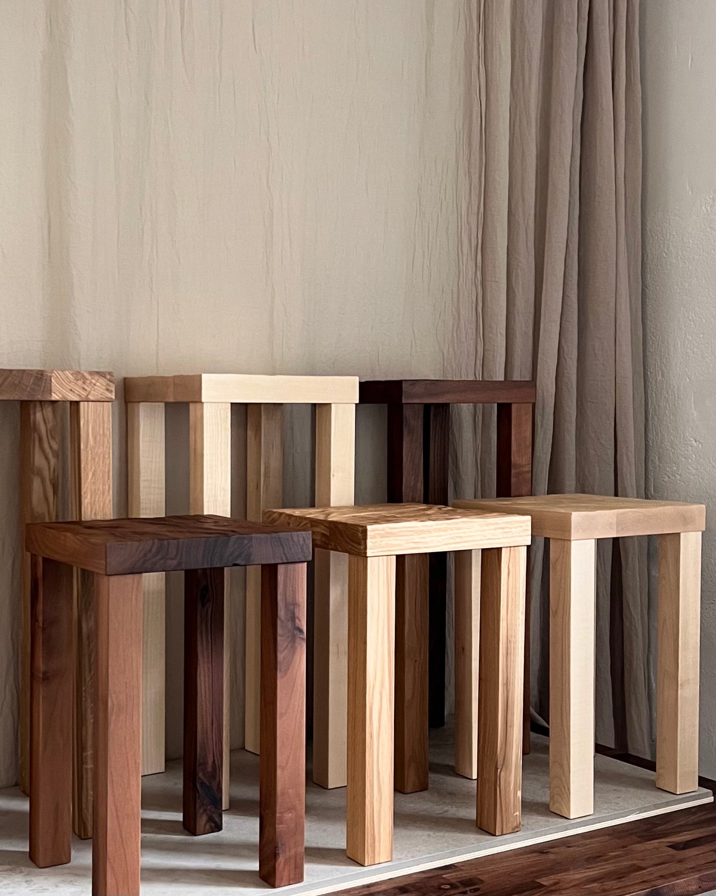 Tisch Tilen Gruppe alle Holzarten und Größen