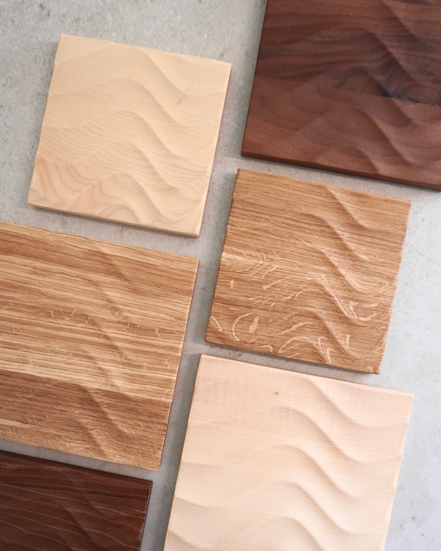 Topfuntersetzer Zala in Ahorn, Eiche, Walnuss mit Wellenrelief