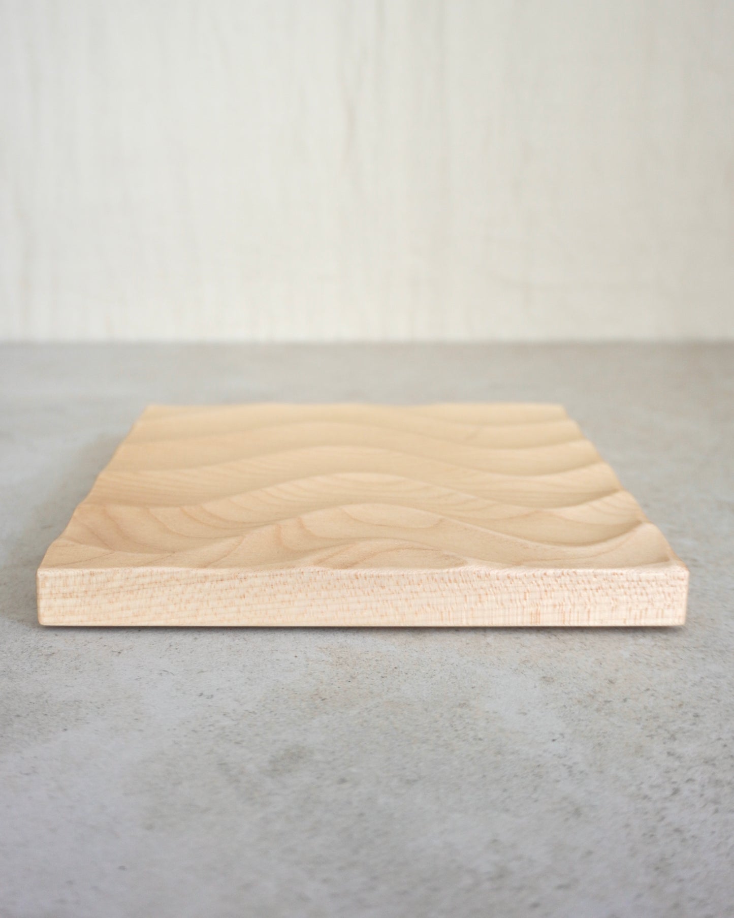 Topfuntersetzer Zala in Ahorn mit Wellenrelief klein