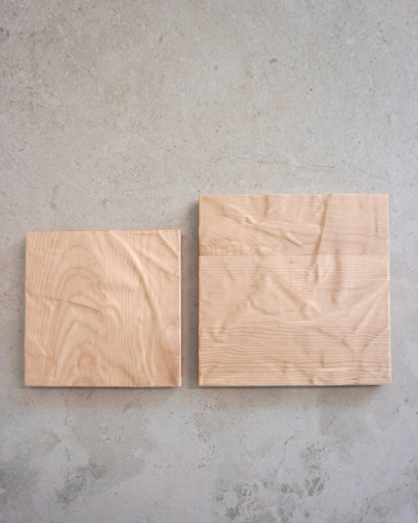 Topfuntersetzer Zoja in Ahorn mit Faltenrelief groß und klein