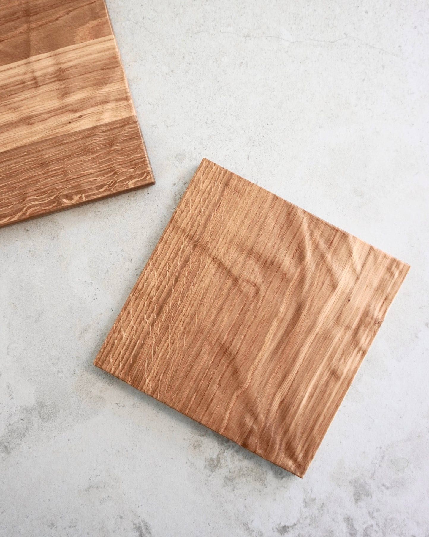 Topfuntersetzer Zoja in Eiche mit Faltenrelief klein angeschnitten