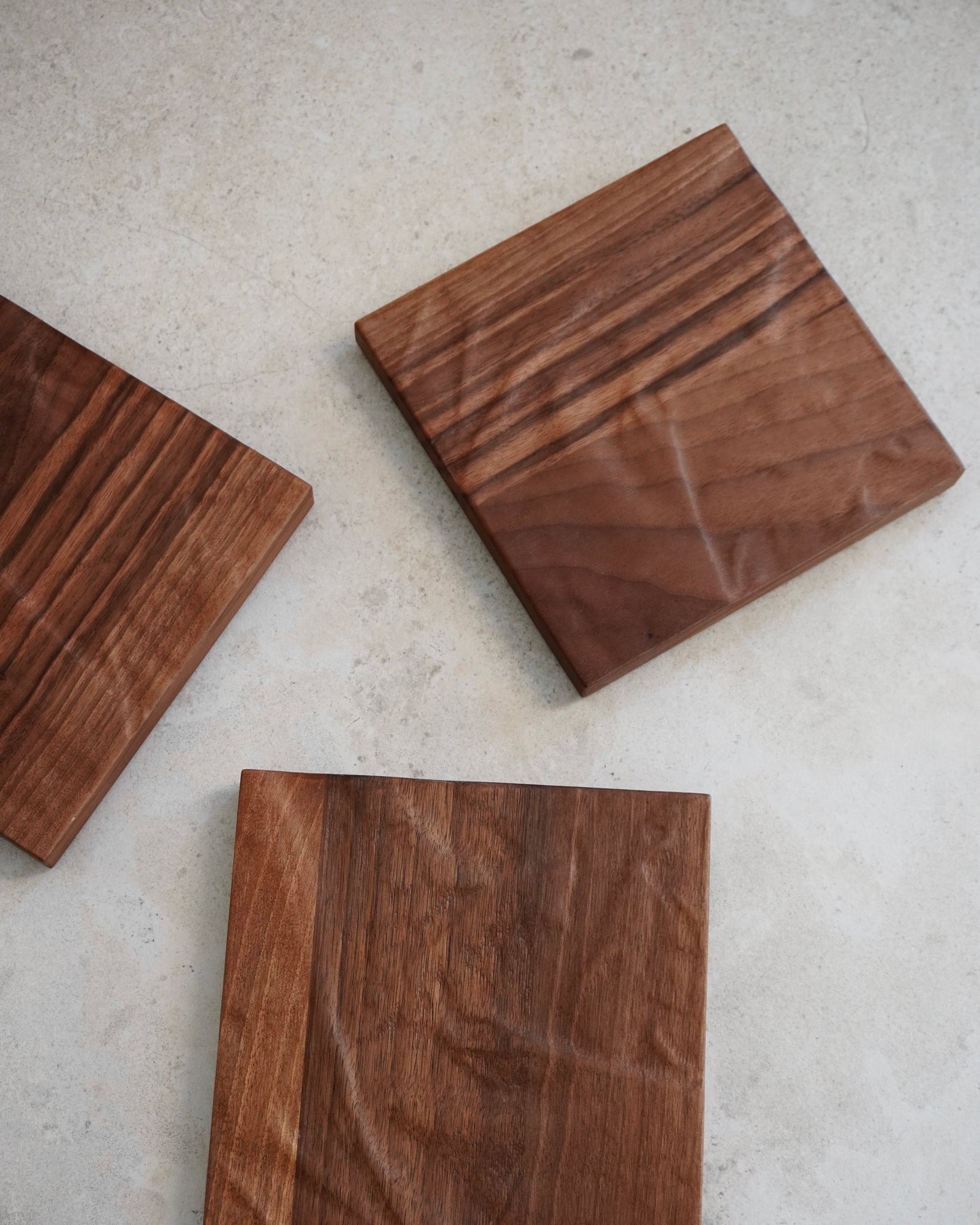 Topfuntersetzer Zoja in Walnuss mit Faltenrelief 3er Gruppe