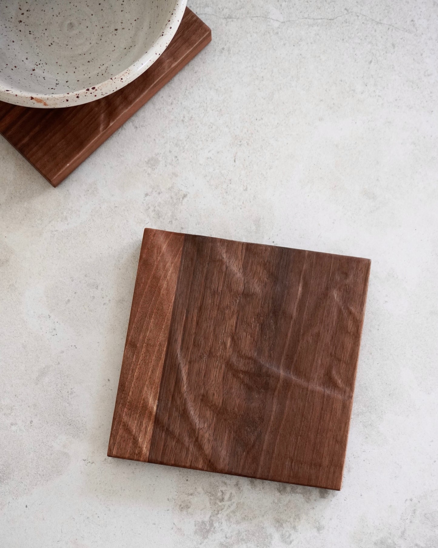 Topfuntersetzer Zoja in Walnuss mit Faltenrelief klein