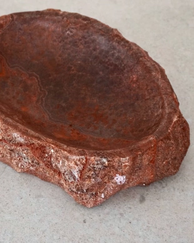 Schale Zora in organischer Form aus Calcit-Mineral